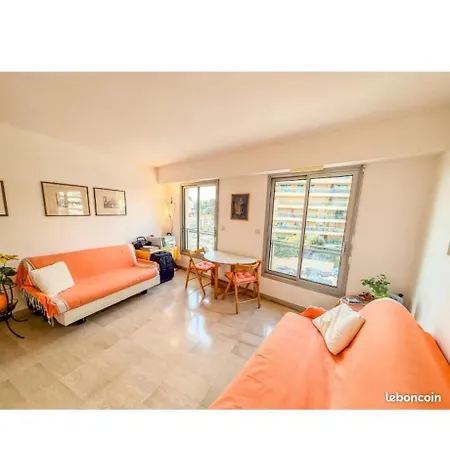 Suquet Proche Palais Des Festivals Congres Cannes