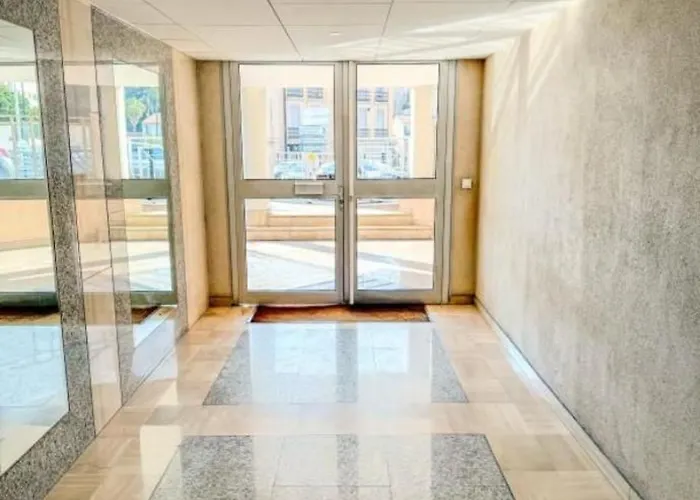 Suquet Proche Palais Des Festivals Congres